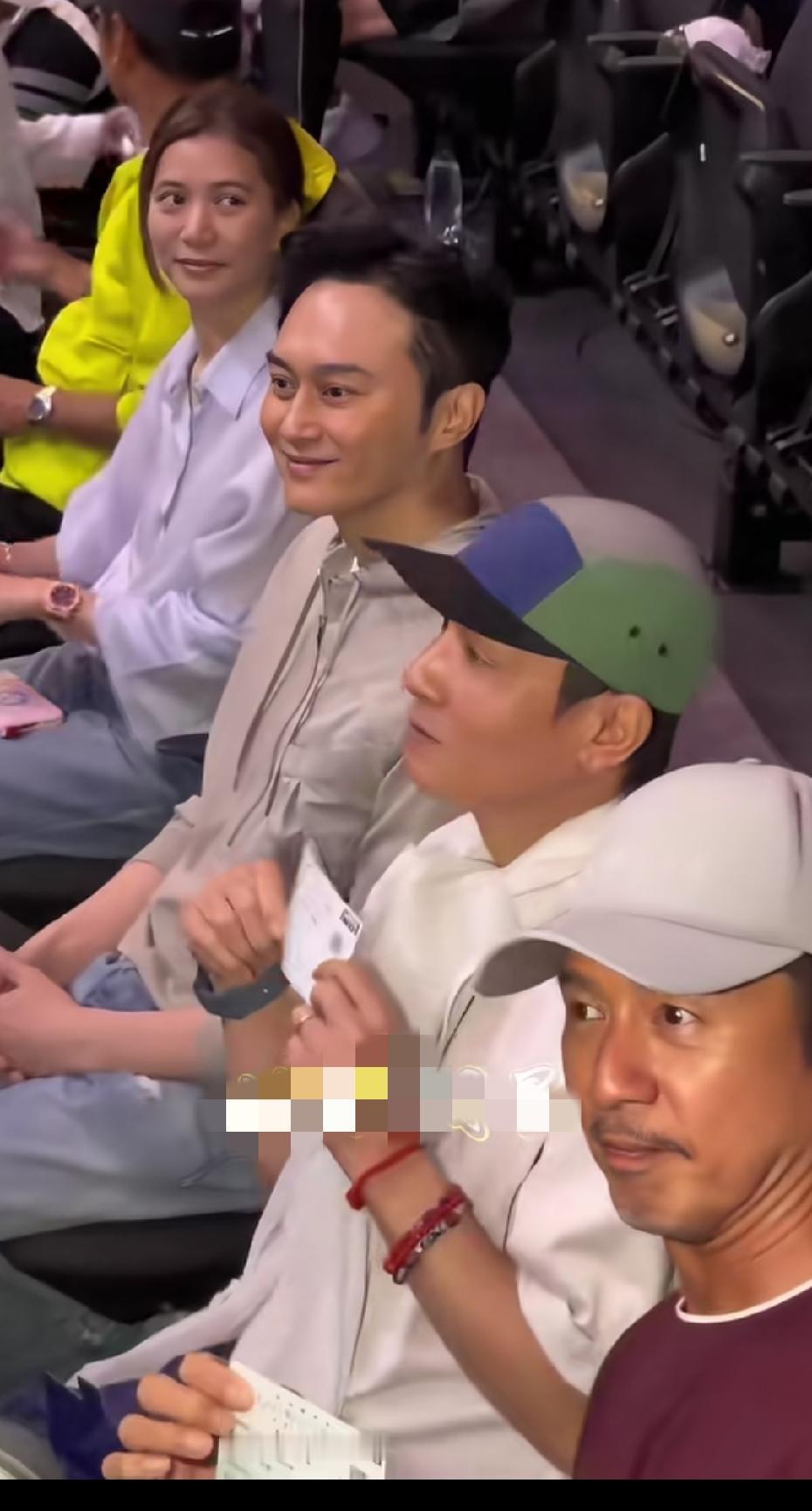 袁咏仪瞄了一眼华仔，为啥自己老公不是顶流[捂脸哭]有头有脸的影视明星，各种大亨们