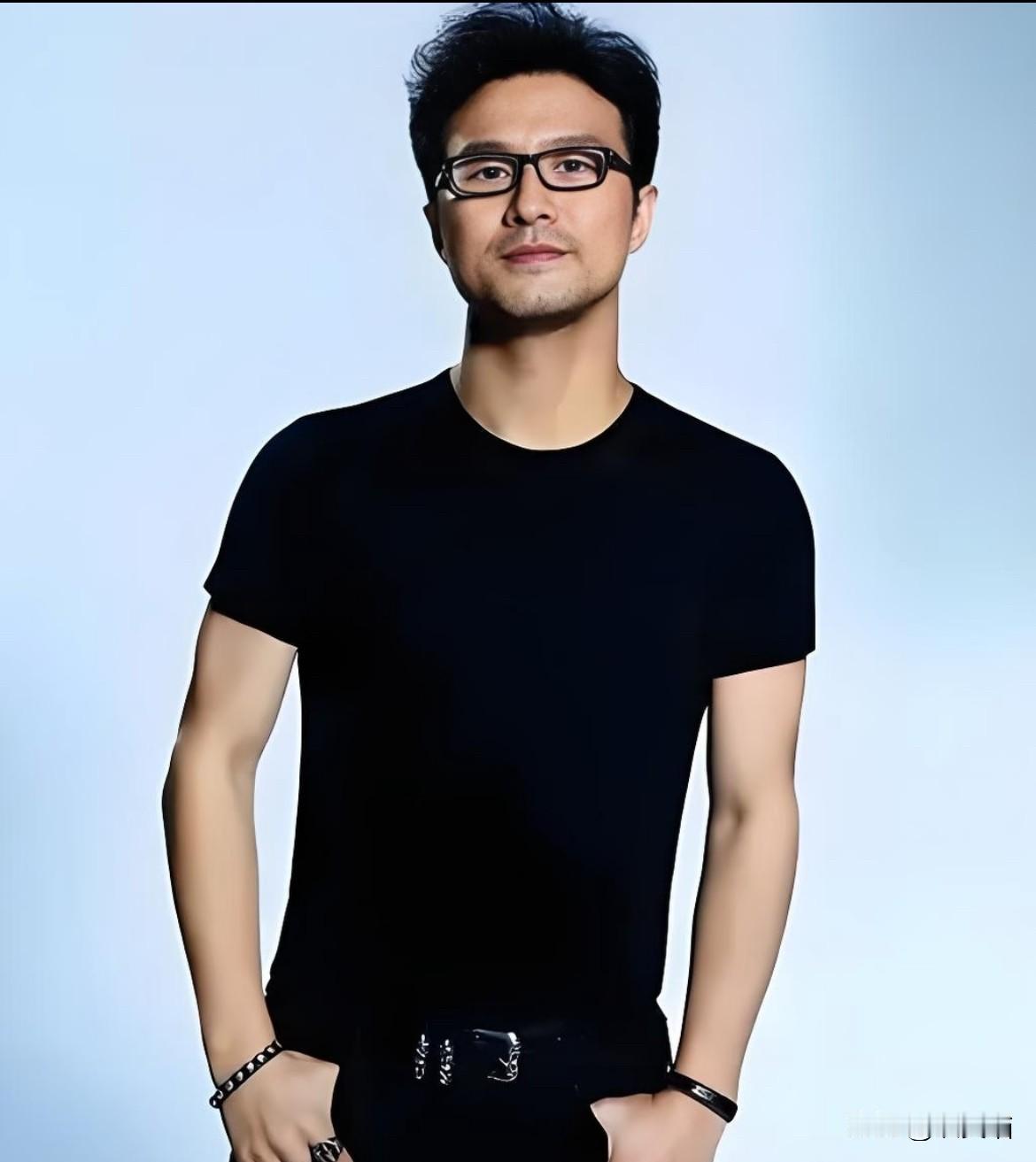 这下尴尬了，不止现场观众听傻了，连章子怡都被网友直接艾特来“围观”汪峰演唱会