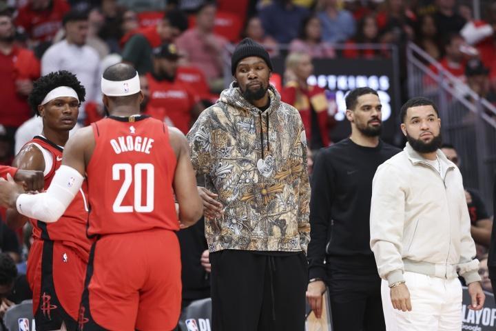 我终于知道NBA为啥不安排火箭打揭幕战和圣诞大战了，先说揭幕战，一共有三场揭