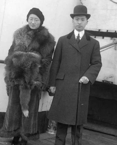 1908年，外交天才顾维钧被骗回国与张润娥完婚，而他却在母亲房中躲了两晚，没想到