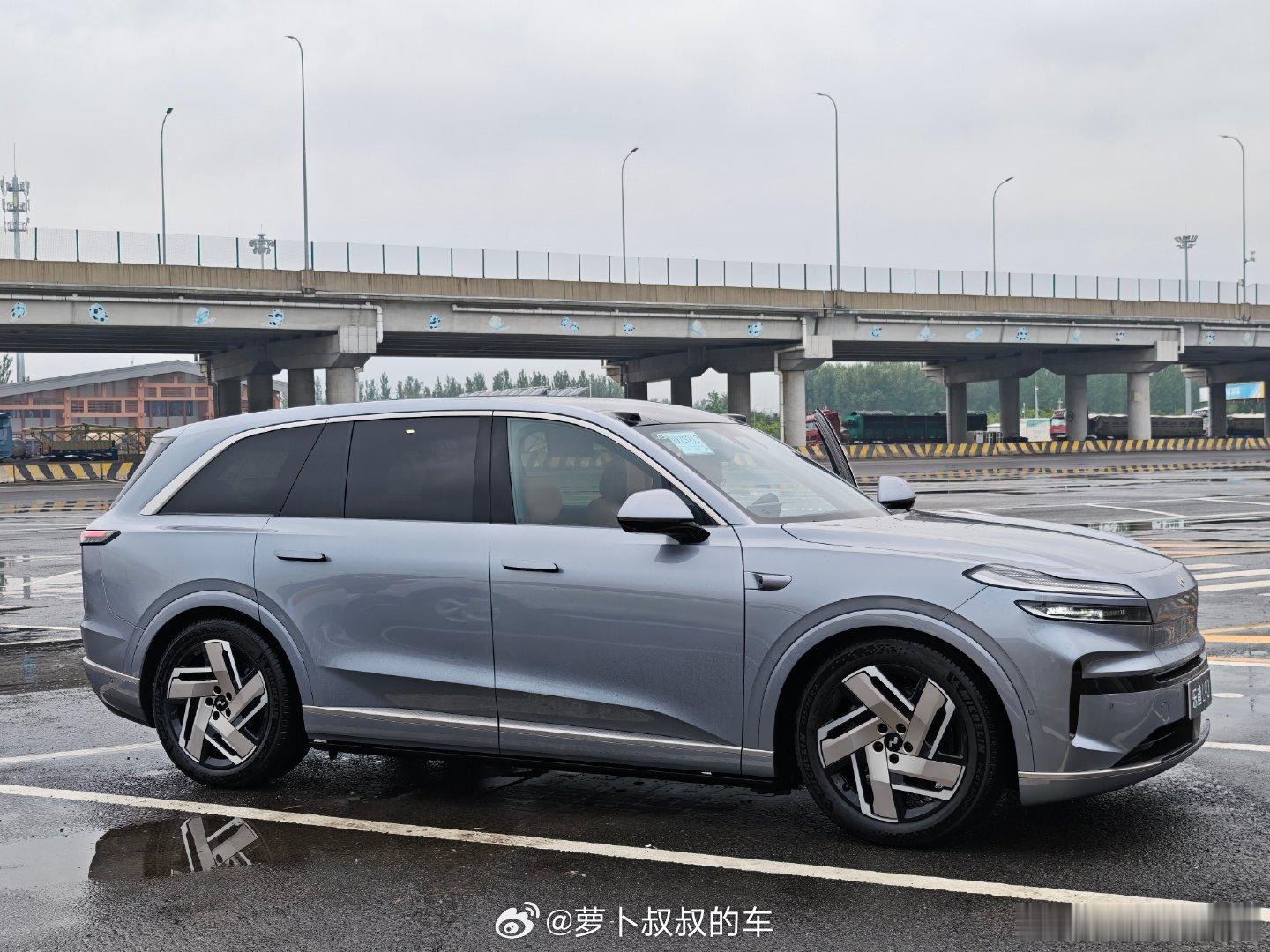 乐道L90这个轮毂是认真的吗，为什么要放几把菜刀在轮胎上？​​​