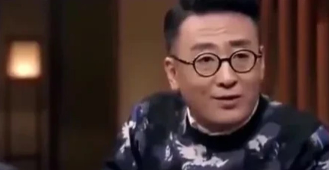 1998年，窦文涛在香港住时，花6000请了一个菲佣保姆做家务，可是保姆一直都