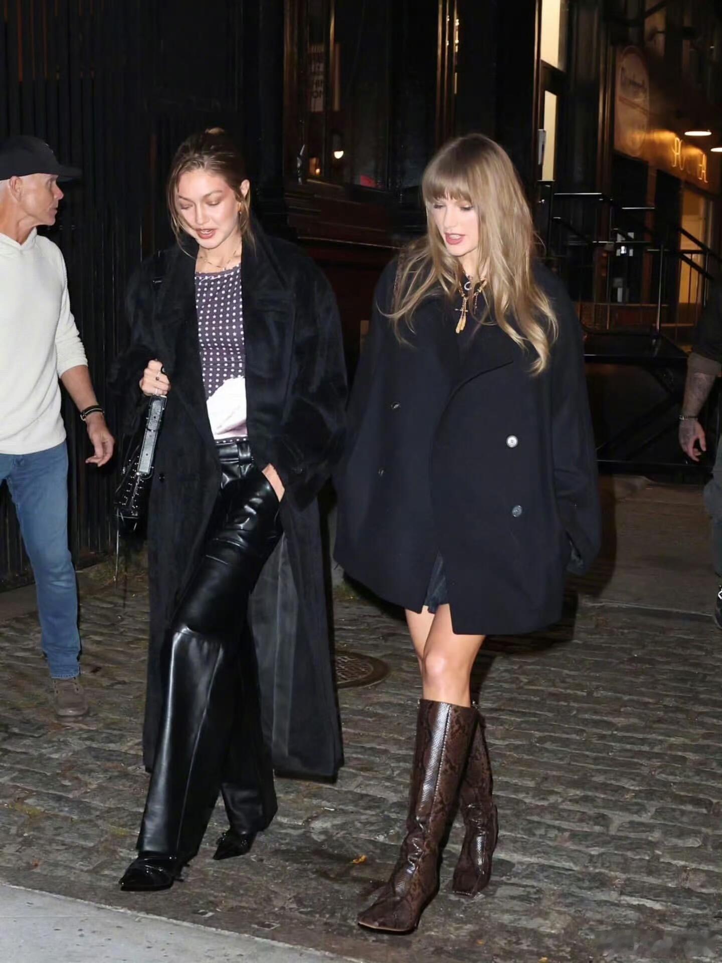 霉霉和Gigi的纽约街拍杀我！Red时期经典元素全回来了，瘦下来的Taylor简