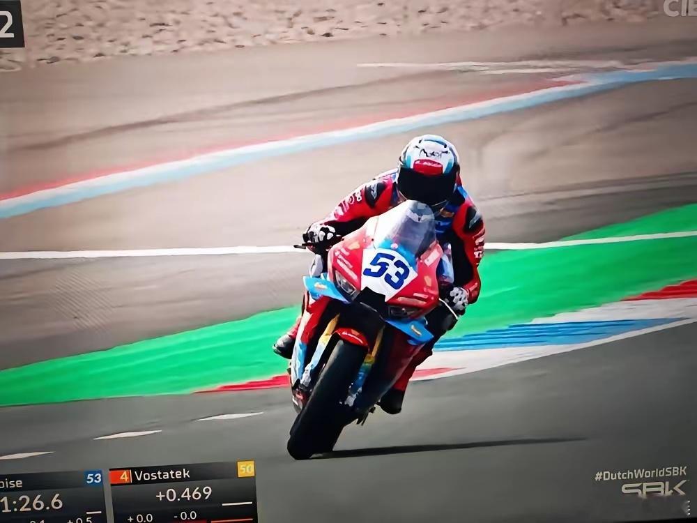 欧洲人急了。他们给中国赛车焊上了7公斤的铅块，还削了5%的动力。你以为这是打压