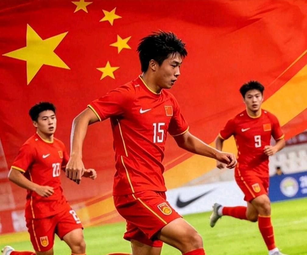 别谈技术了。这支男足，现在靠身体吃饭。最新集训，70%时间练肌肉。热身赛数