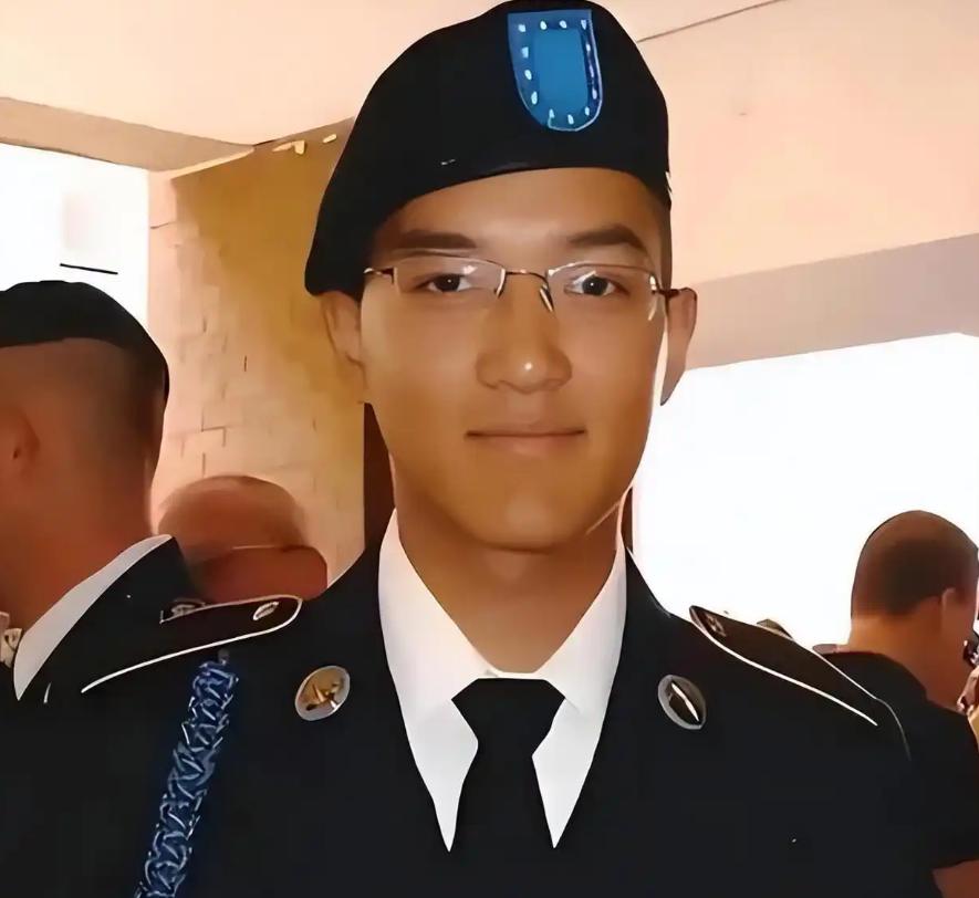 可悲可叹啊！2011年，19岁的美国华裔士兵陈宇晖，因洗澡忘关水龙头，竟被美国军