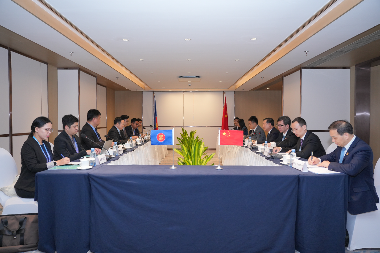 倪虹会见东盟秘书长高金洪