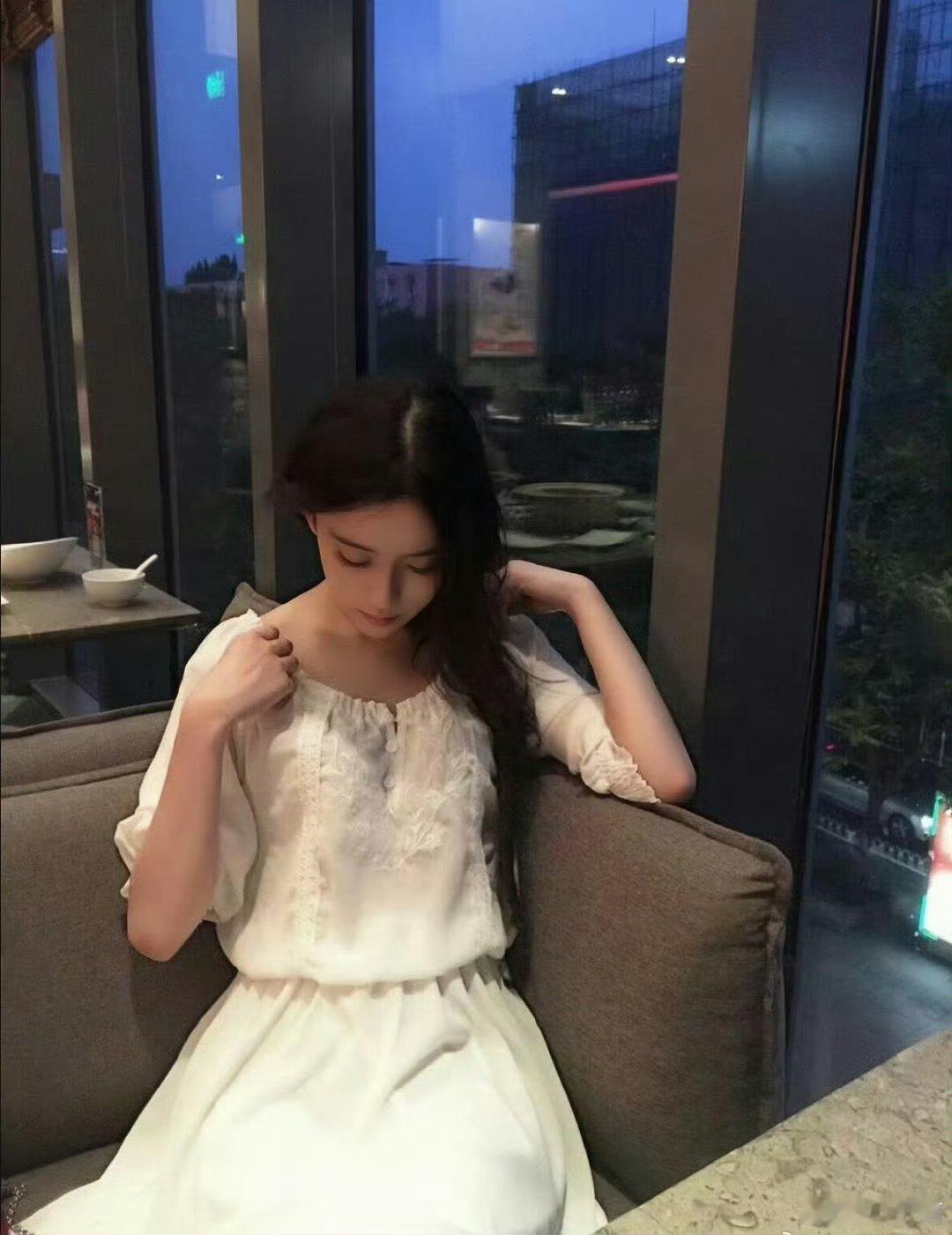 孟子义早期就是个大美女啊大眼睛高鼻梁好羡慕​​​