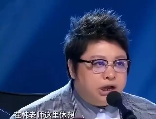 韩红又引发热议了！当年被她“打假”的小孙浩出来救助，车祸二次手术，向韩红低头，网