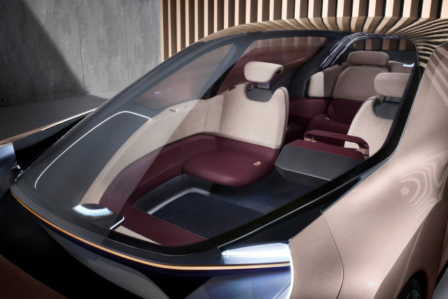 有一说一，我觉得下一个阶段的汽车，主流应该是MPV形态，或者类MPV形态（蔚来有