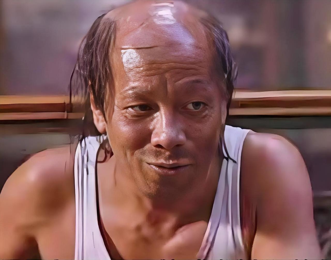 功夫巨星梁小龙去世了，走得很突然，消息来得太猛，让所有人都懵了。2026年