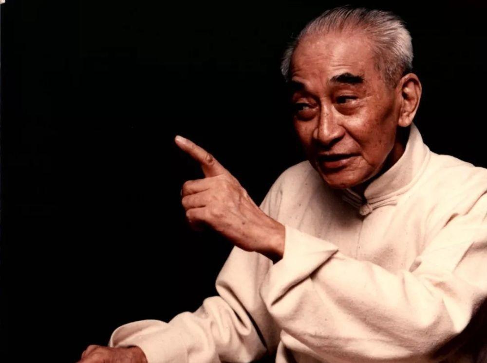 一次，有人问南怀瑾：“中国的有钱人怎么都喜欢把子女往国外送？”他笑着回应道：“这