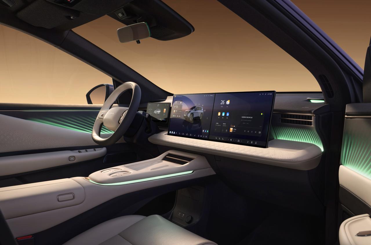 2㎡全景天幕+电动遮阳帘！东风日产NX8这个配置，理想L6车主酸了。看到东风日