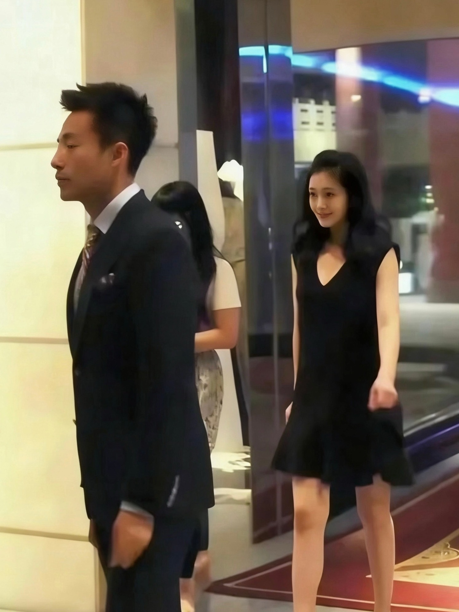 据说这是汪小菲和大S的第一次见面，原来帅哥当年就是这么沦陷的。