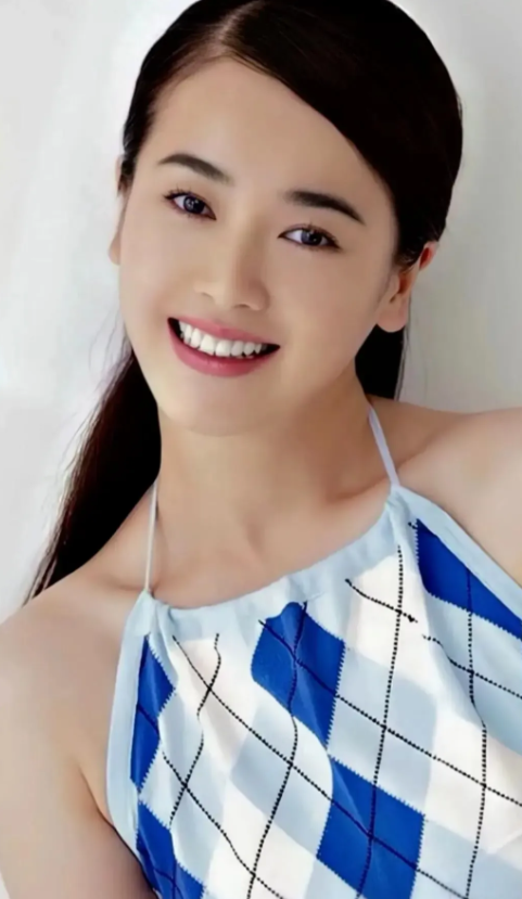 娱乐圈中的这几位美女好漂亮啊！尤其是左小青真美！笑容灿烂，气质杠杠滴！被左小青的