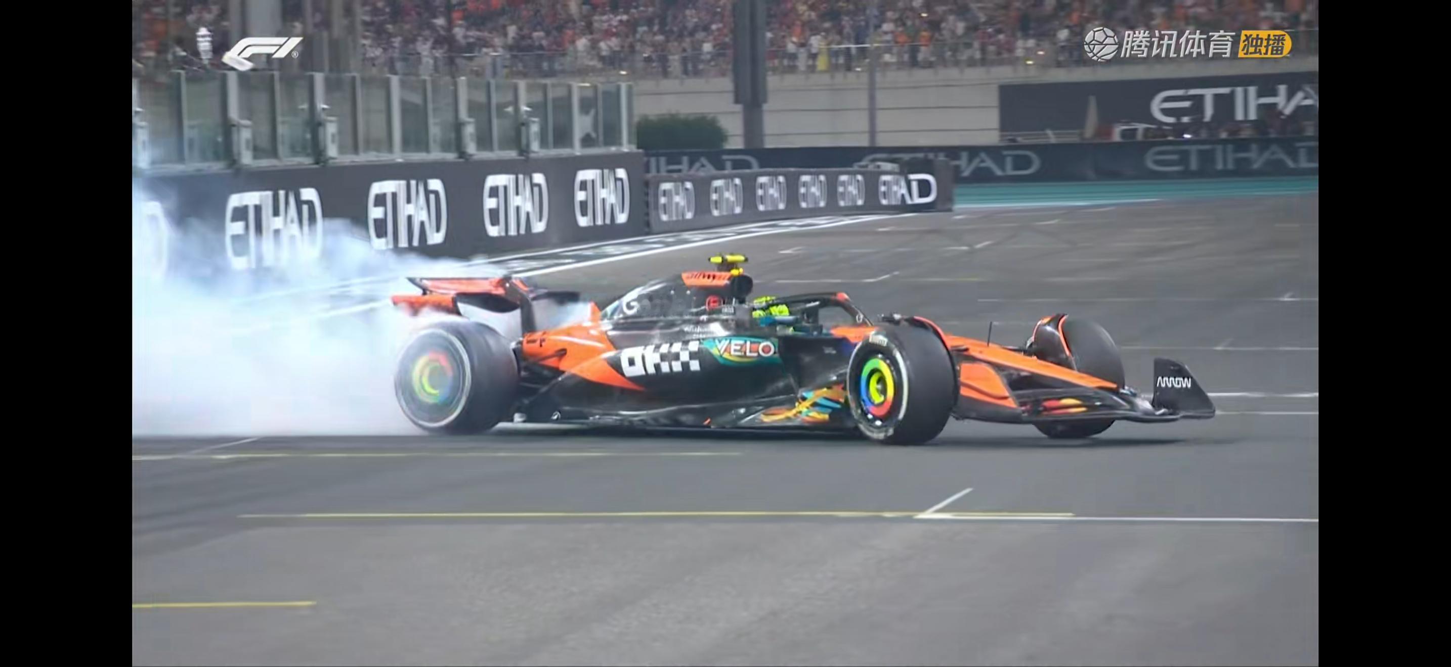 恭喜诺里斯拿到车手总冠军！夏休之前诺里斯被皮亚斯特里压着打，完全没有冠军相。荷兰