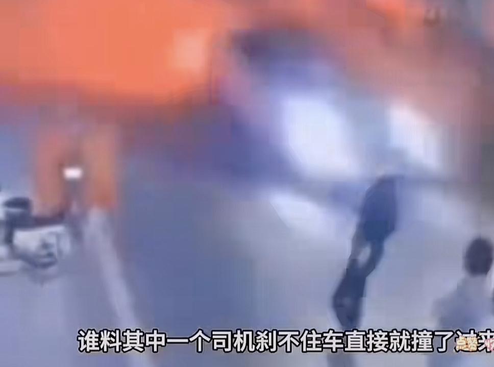 近期，一起令人唏嘘的事件引发社会关注：一群大妈在公路上跳广场舞，一辆货车因避让不