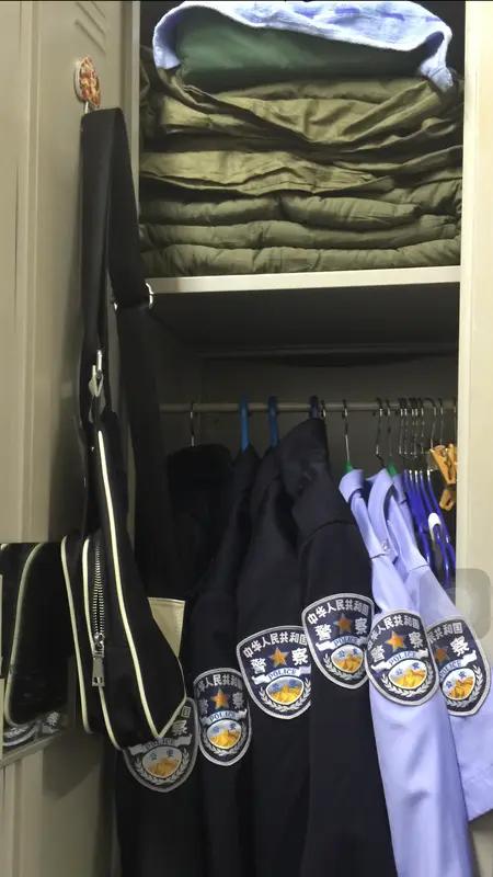 25式新警服大连试装，这座城市两次见证警服革新新款25式警服在大连率先试装，这