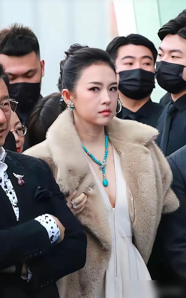 章子怡这两年的代言资源，真的藏都藏不住！2025年5月，她拿下Tiffan