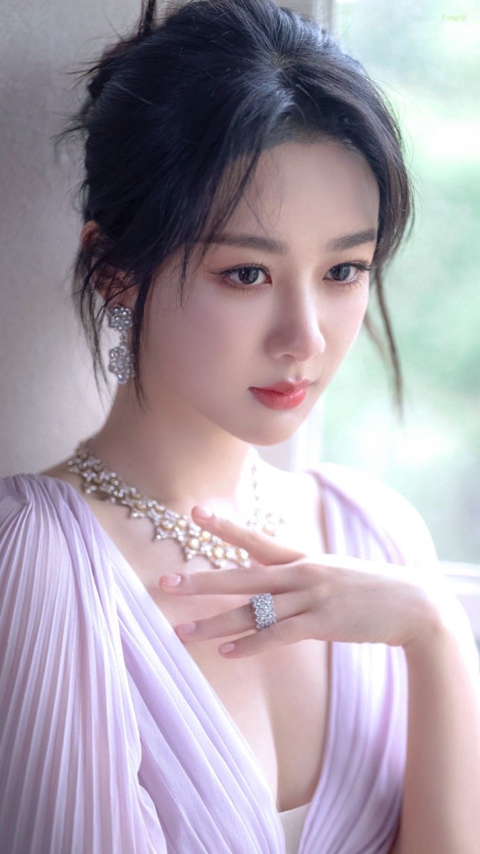 杨紫玉兰花开君再来💜杨紫董竹君“风声围绕你身边，思念环绕你耳边”𝓣𝓱