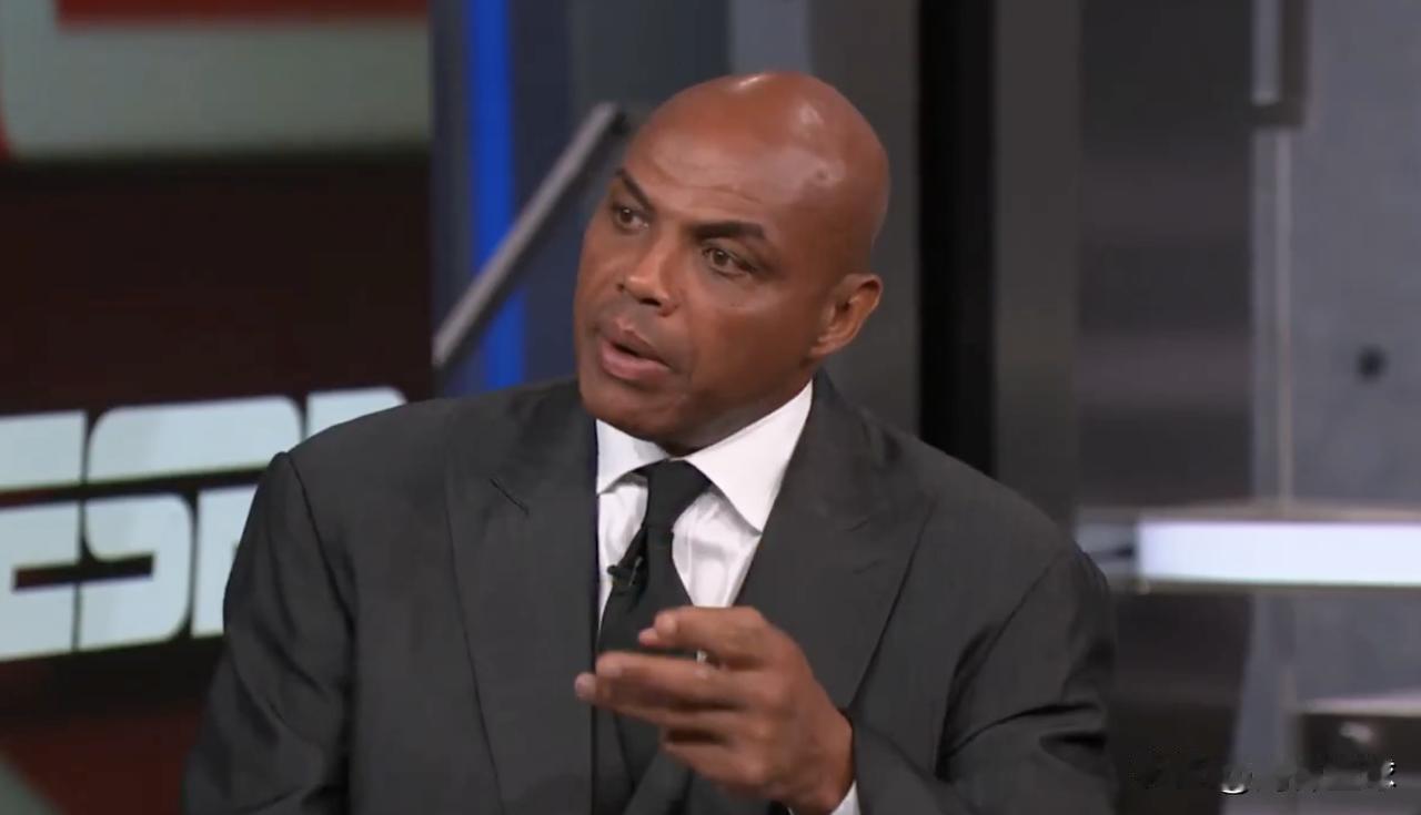 巴克利：我道歉此前预测骑士能进总决赛！骑士与猛龙的季后赛首轮天王山之战半场战