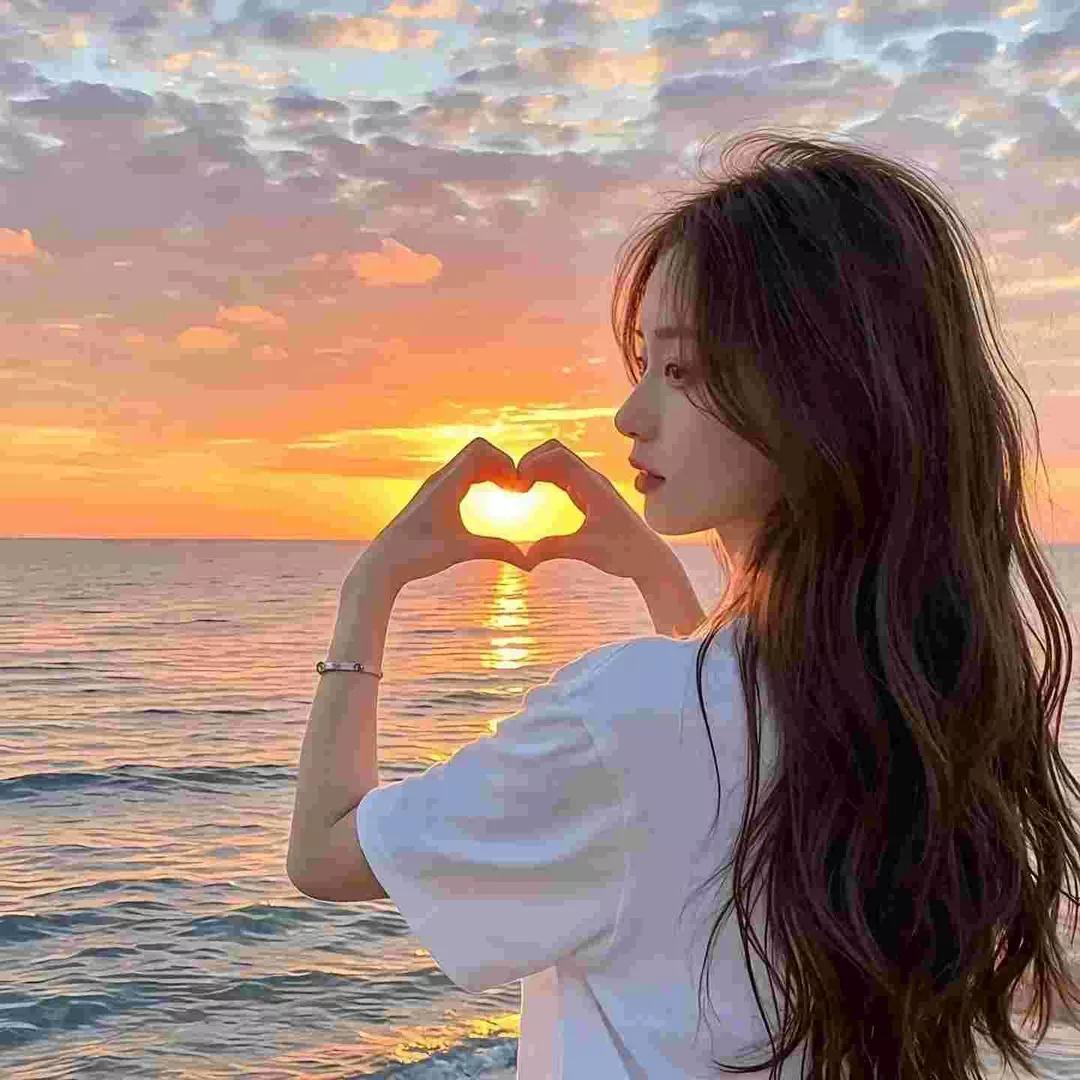 海边的浪漫日落，心形瞬间定格美好🌅✨日落美景图日落晚霞照海滩海边日落景海