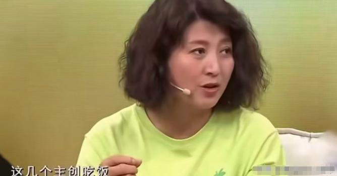 演员闫学晶说：“当年，我儿子在拍《娘亲舅大》时，有次我去探班，我跟导演说，晚上了