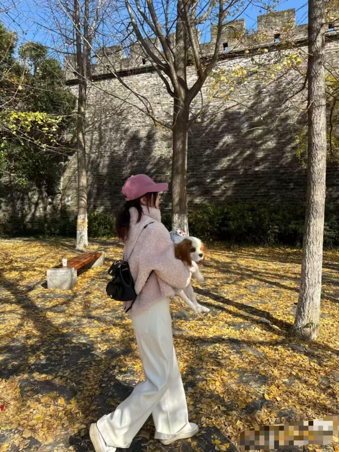 有的人在有限的生命里，奋发向上，努力，让自己发光发热；有的人混混沌沌，有的人所