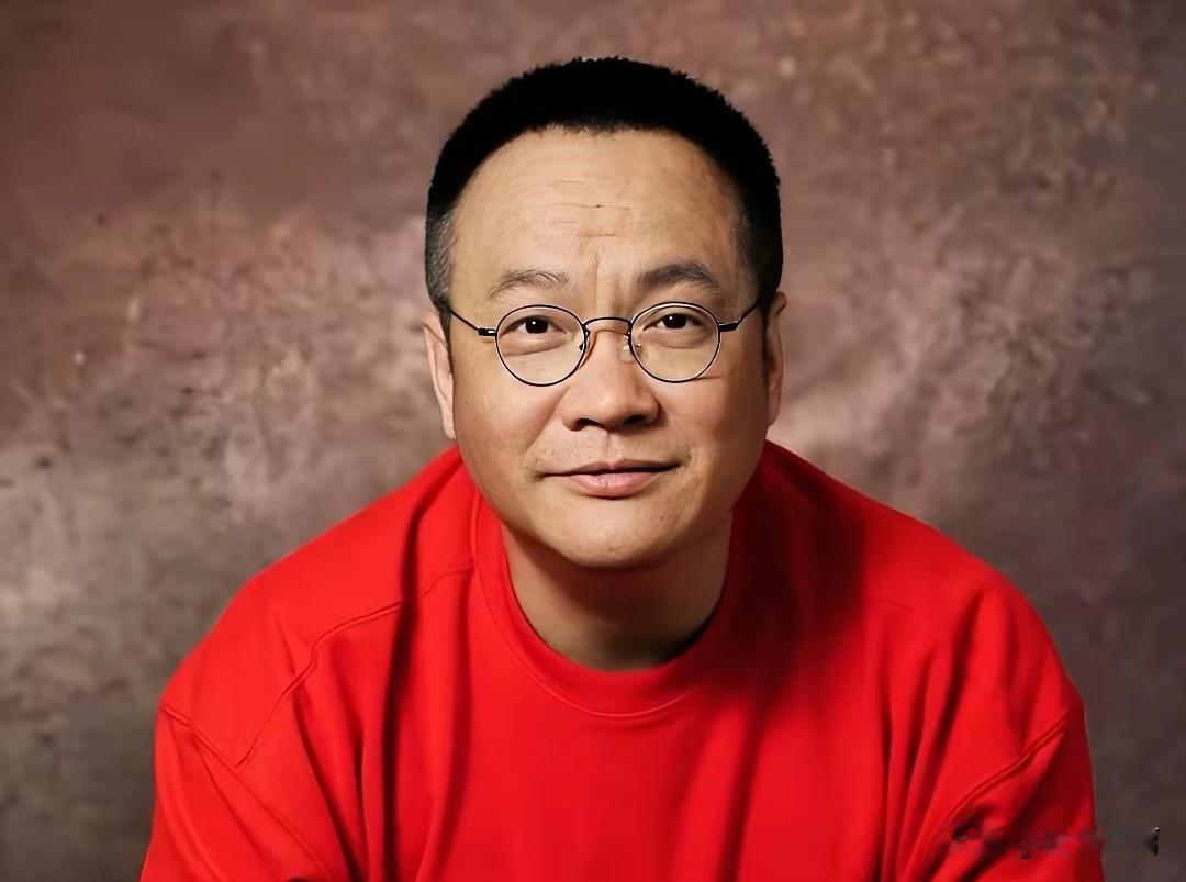 很多人只知道宁浩导演，却忽略了他的妻子邢爱娜，其实是国内实力很强的编剧，宁浩多部