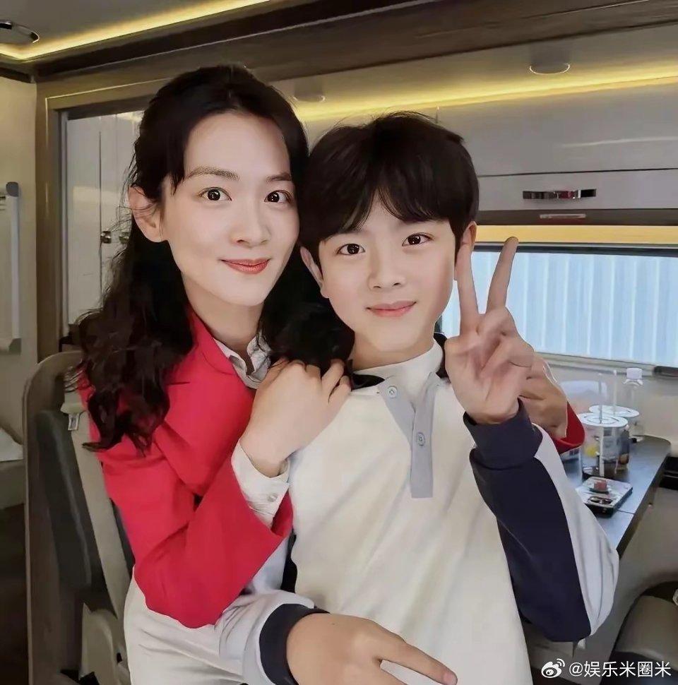 这几天追《好好的时光》正上头，突然就觉得不对劲，那个全家最省心、学习拔尖的乖孩子