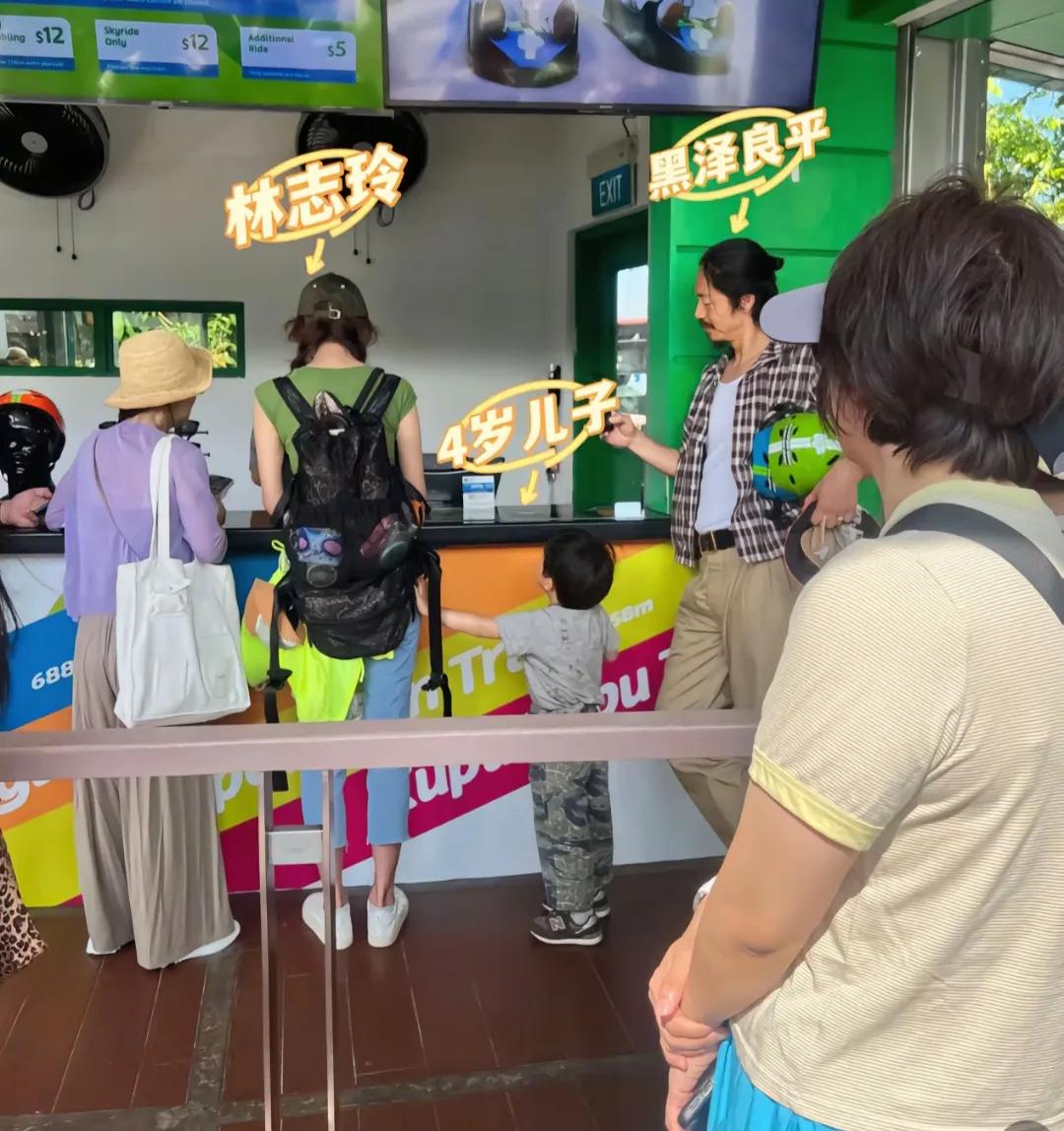 50岁的林志玲和日本老公黑泽良平现身新加坡旅游，林志玲的背影好少女呀！旁边的黑泽
