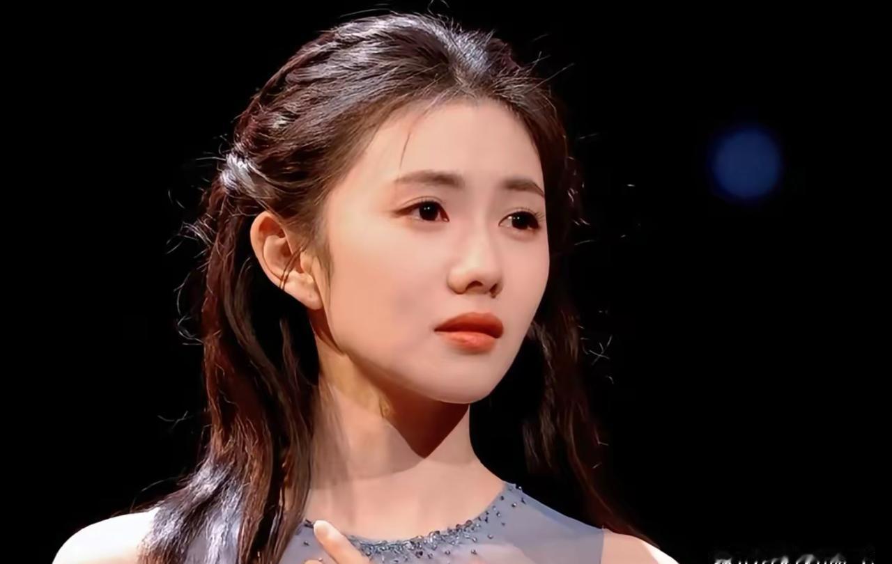 春晚竟然有节目让你看哭了？不是机器人，也不是什么大腕堆砌，而是海来阿木和刘浩存