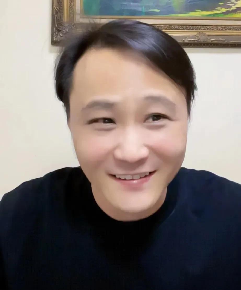 闫云达今天宣布了一个重大消息，本周五他要线上直播说相声了！实在是佩服他的魄力，这