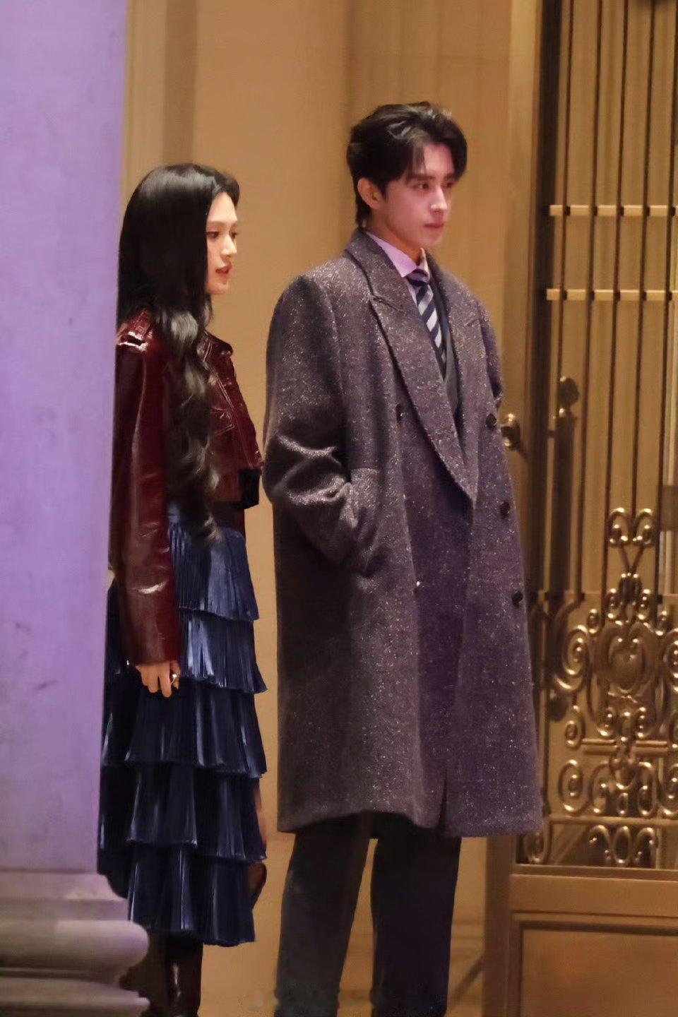 敖瑞鹏、沈羽洁《不二之臣》拍摄路透🈶，敖瑞鹏认真演戏的模样真的有魅力，沈羽洁的