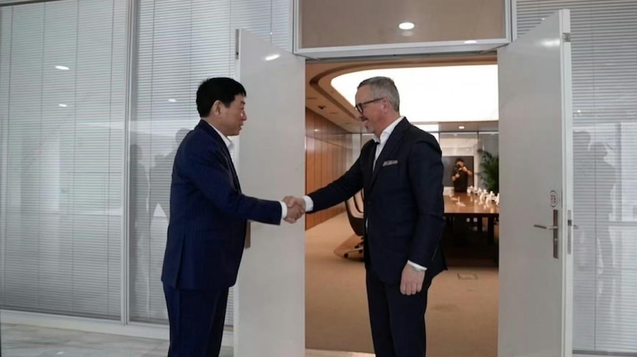 魏建军三喜临门，第一喜是3月份销量同比增长8%，海外同比大增48%;第二喜是于