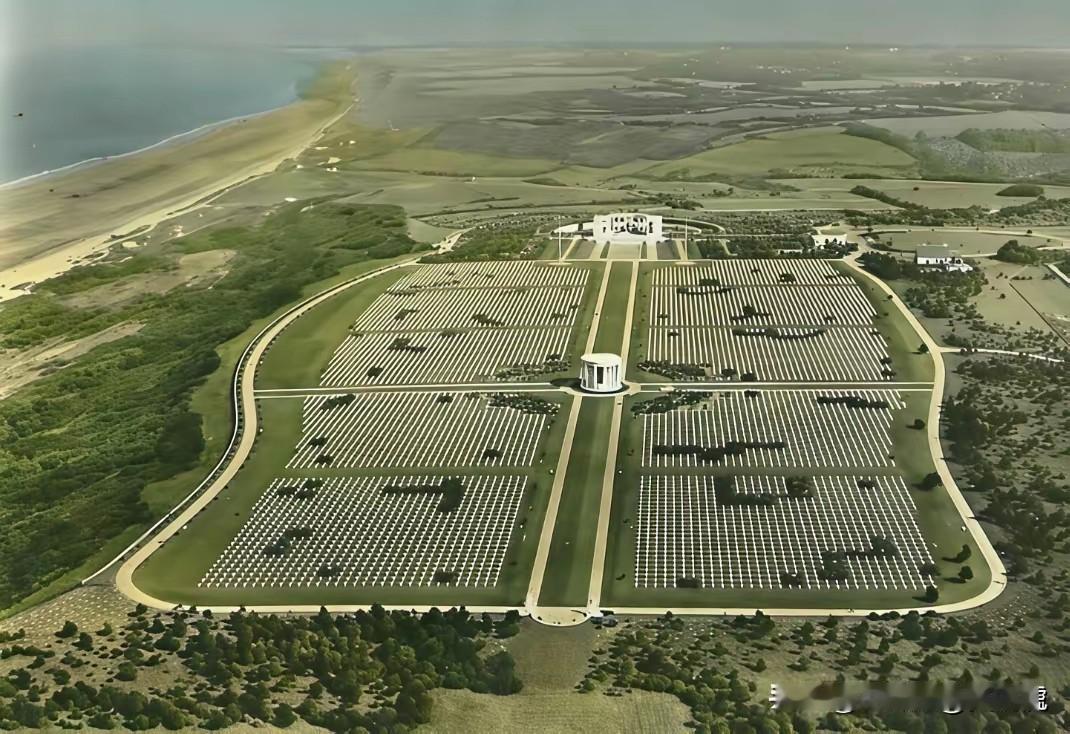 诺曼底美军公墓位于法国奥马哈海滩边，占地70公顷，是法国政府19