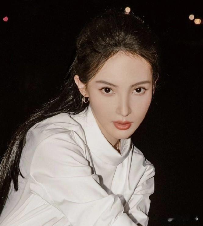 金晨道歉，有两点非常聪明，简直是公关界的绝对王者。首先，她曝光了车祸发生的始