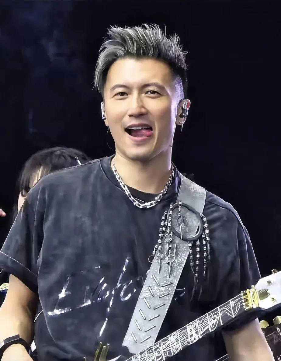 谢霆锋，太大方了吧！这杭州演唱会的票价跟白给一样！最低票价居然只有380？