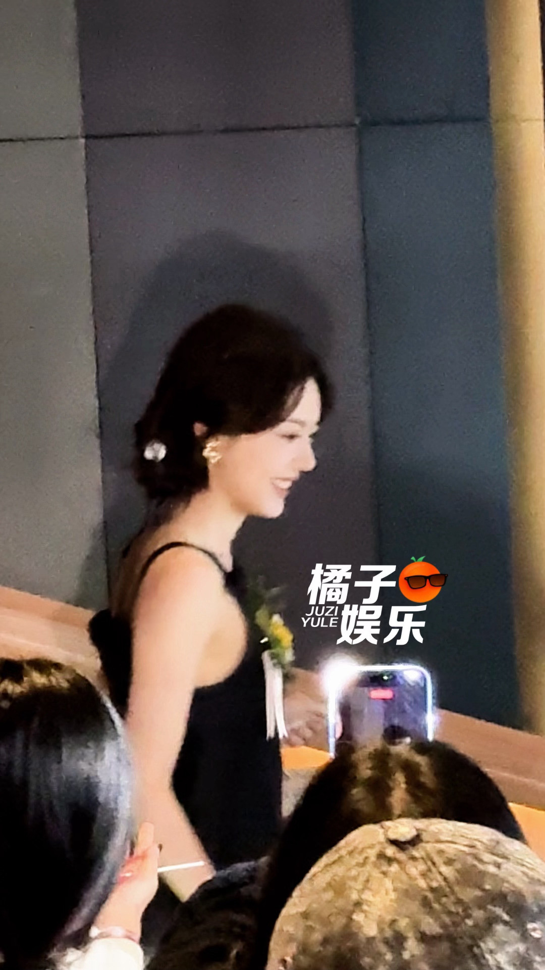 眼睛亮亮的发糖的小麦麦🍬🥺赵今麦入场发糖骄阳似我追剧团