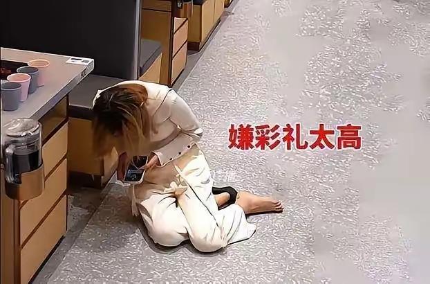 大学生谈恋爱是应该默许还是应该制止呢！侄女大一的时候就跟一个贵阳的男孩谈恋爱，大