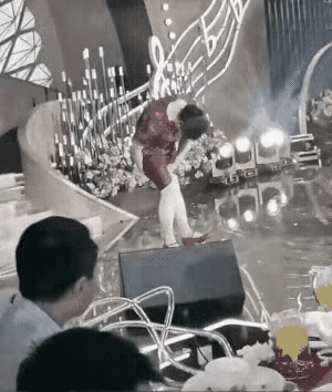 “笑不活了”，攒了一辈子的洋相，就等儿子结婚这一天了[笑着哭][笑着哭][笑着哭]气笑