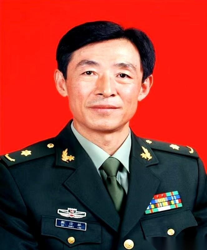 刷到一个老教授的话，一下给我说愣了。他说，放化疗像地毯式轰炸，把好人坏人一起炸