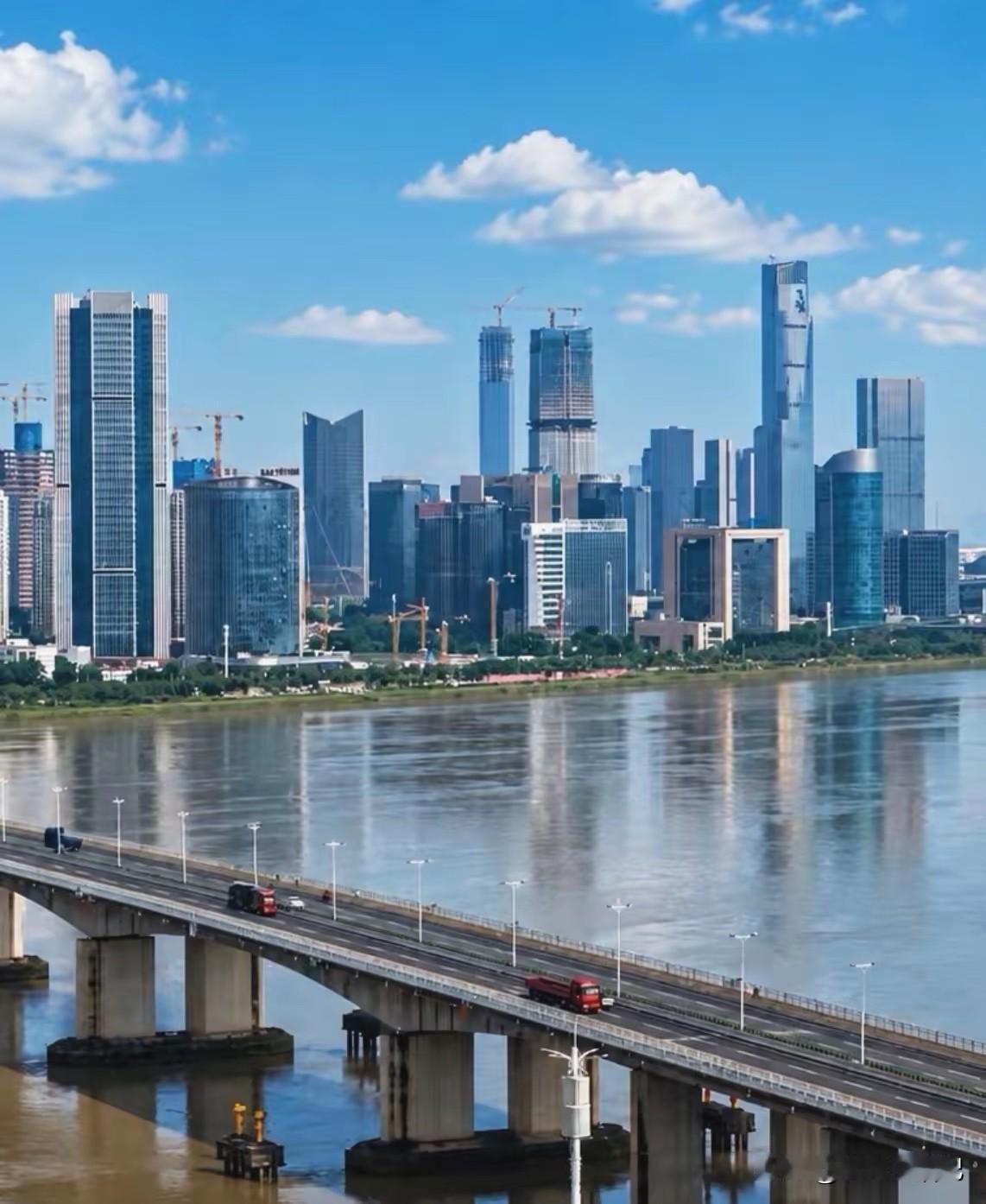 看图猜城市，这是南方一个沿海城市。