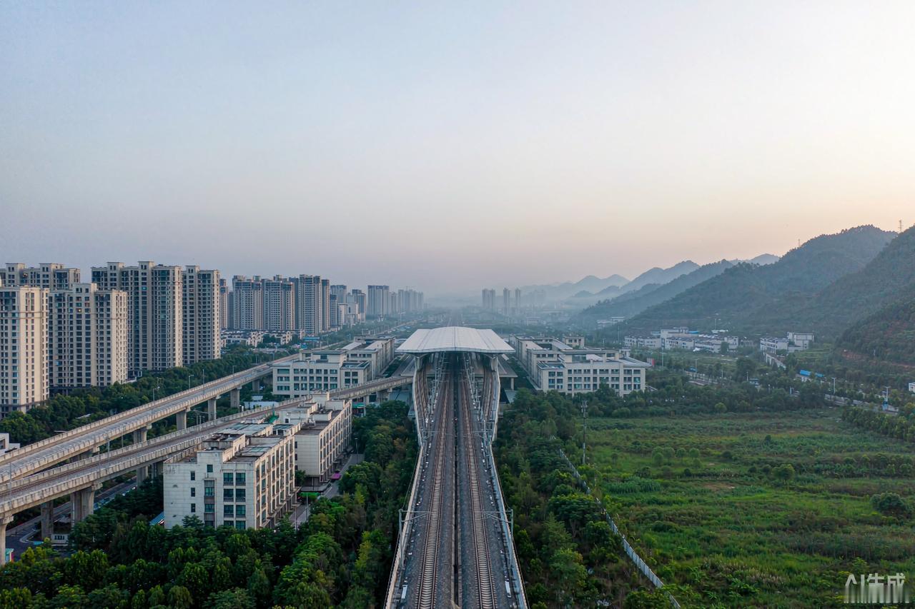 湘潭北和株洲西才是真正的都市圈高铁站，因为他们服务的不止是本地。湘潭北临近长