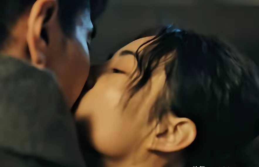 张子枫和赵又廷拍吻戏？年龄差17岁！观众直呼“不适”！这画面太有冲击力了。