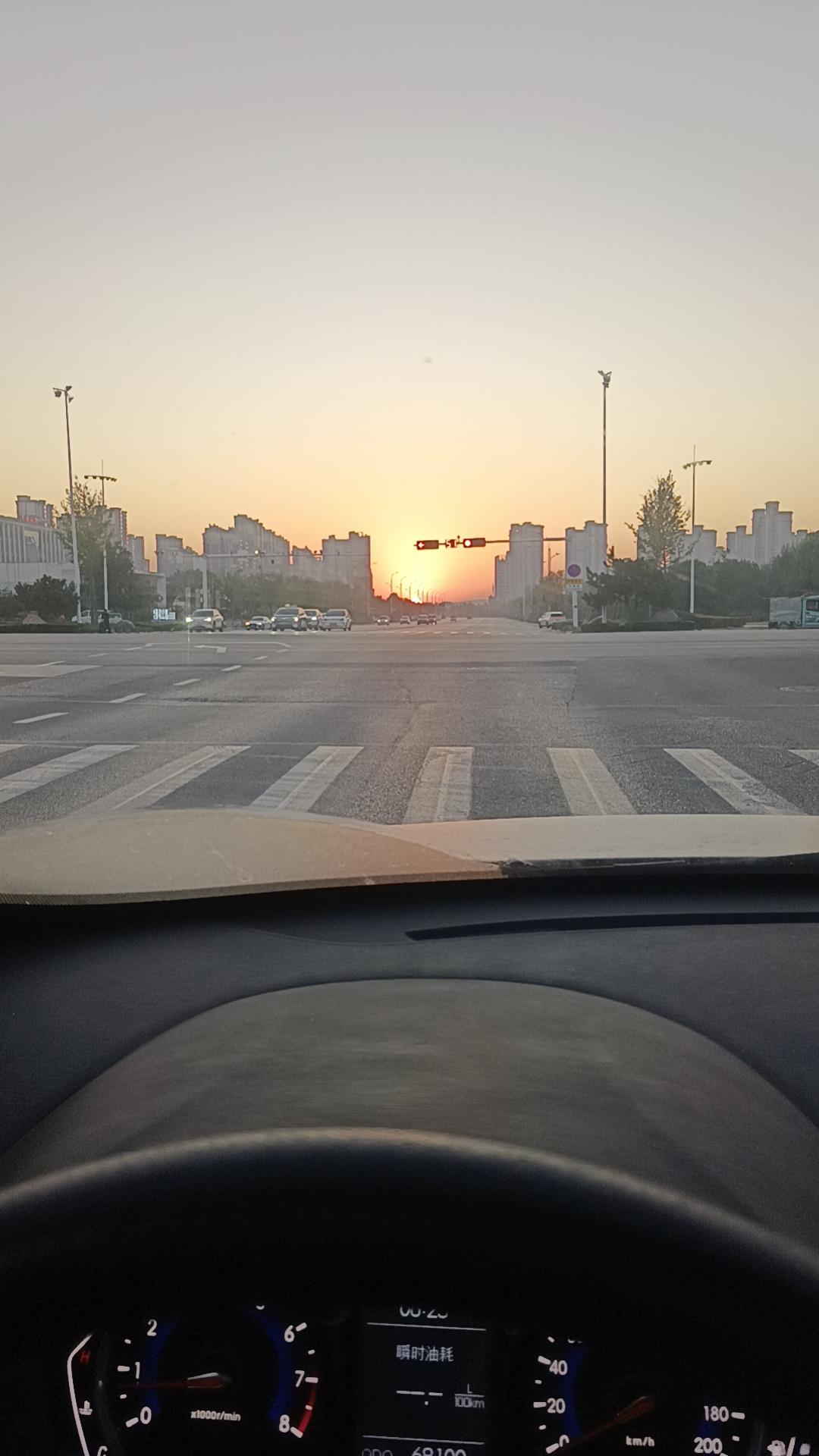 如果不缺钱，你还会工作吗？之前刷到个深夜街头采访，记者拦着刚从写字楼出来、背着