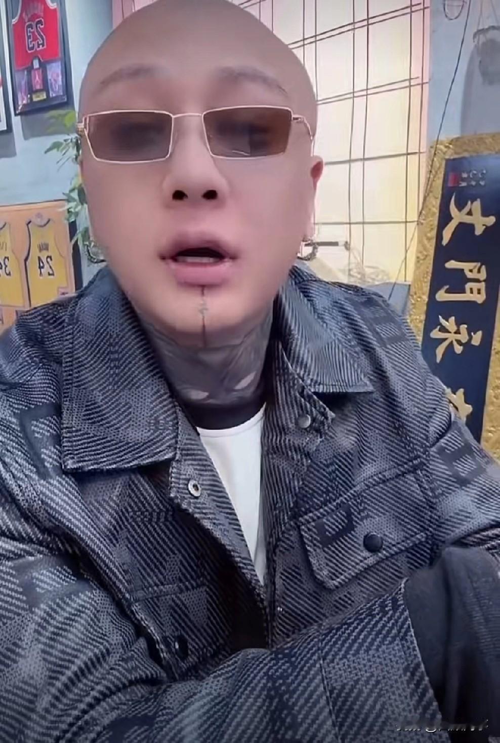 方丈羡慕阿宇有好媳妇，怎么跟女主播玩都不生气，杜凤要有她一半格局，我现在也是甜如