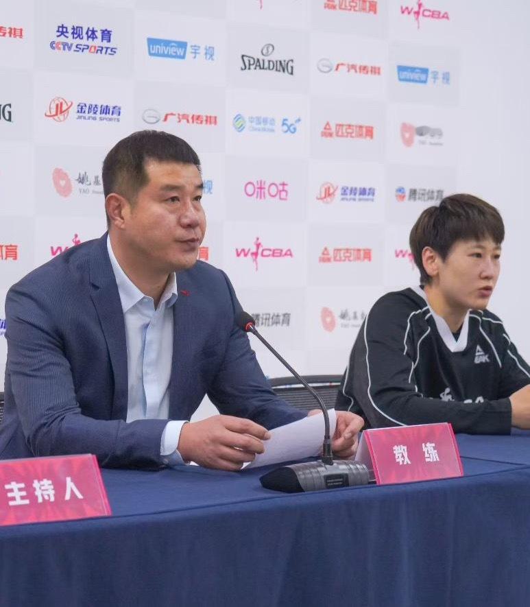 山东高速女篮主场拿下山西女篮，双外援发威，队长曹君伟贡献10分，侯冰指导取得执教