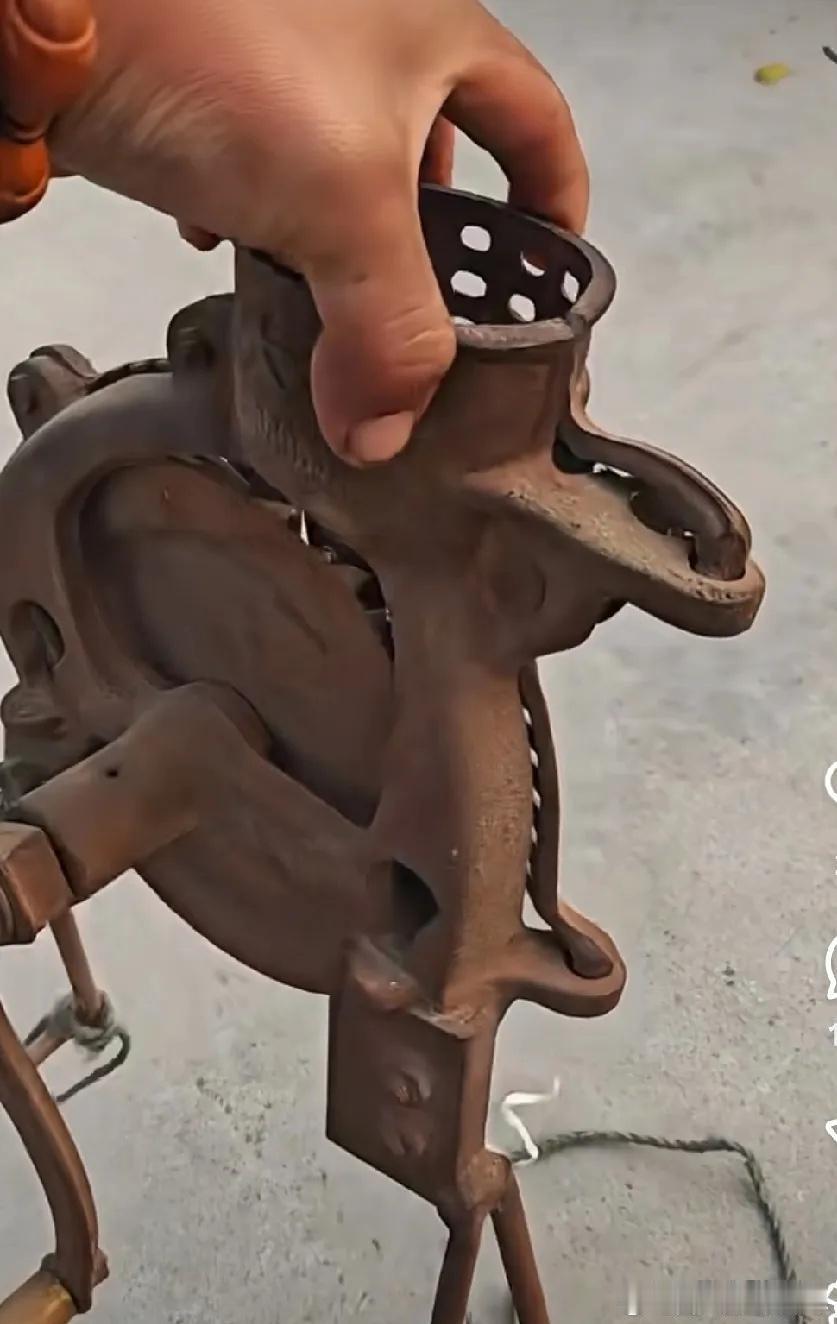 不吹牛！问了300多个人了，没一个能给我答案，谁能告诉我这个老物件是什么，我叫你