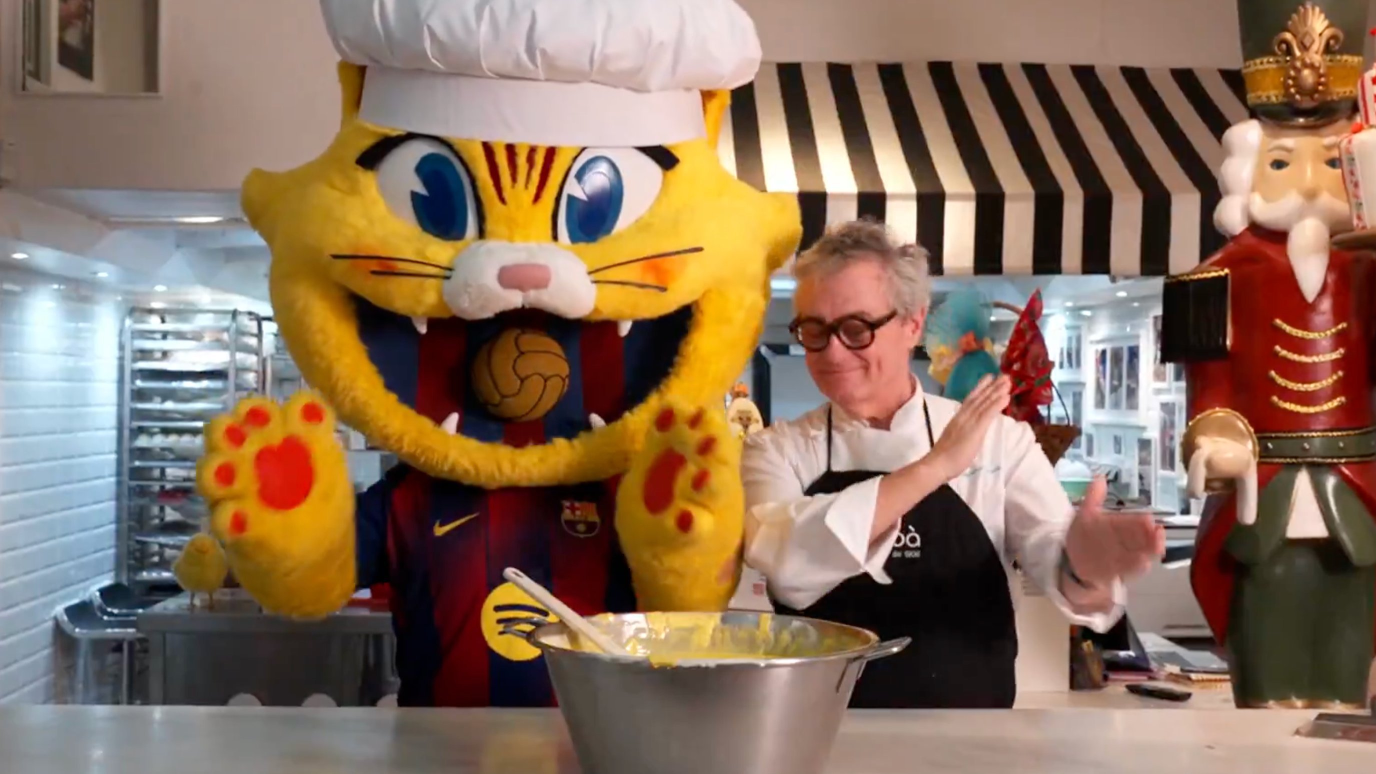 世体糕点师克里斯蒂安·埃斯克里巴想为亚马尔做一个特别的蛋糕。他征得了弗里克的同